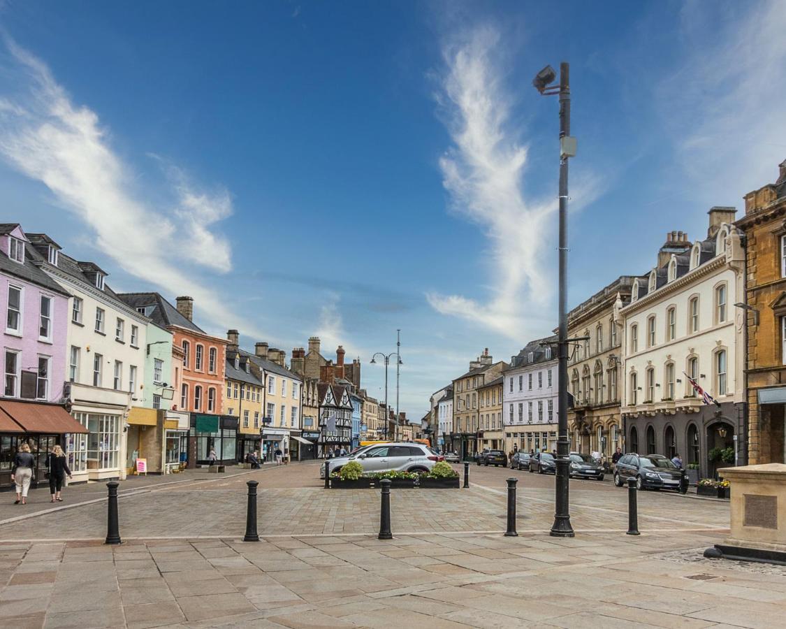 Corinium Lodge - Town Centre Apartment Cirencester Extérieur photo