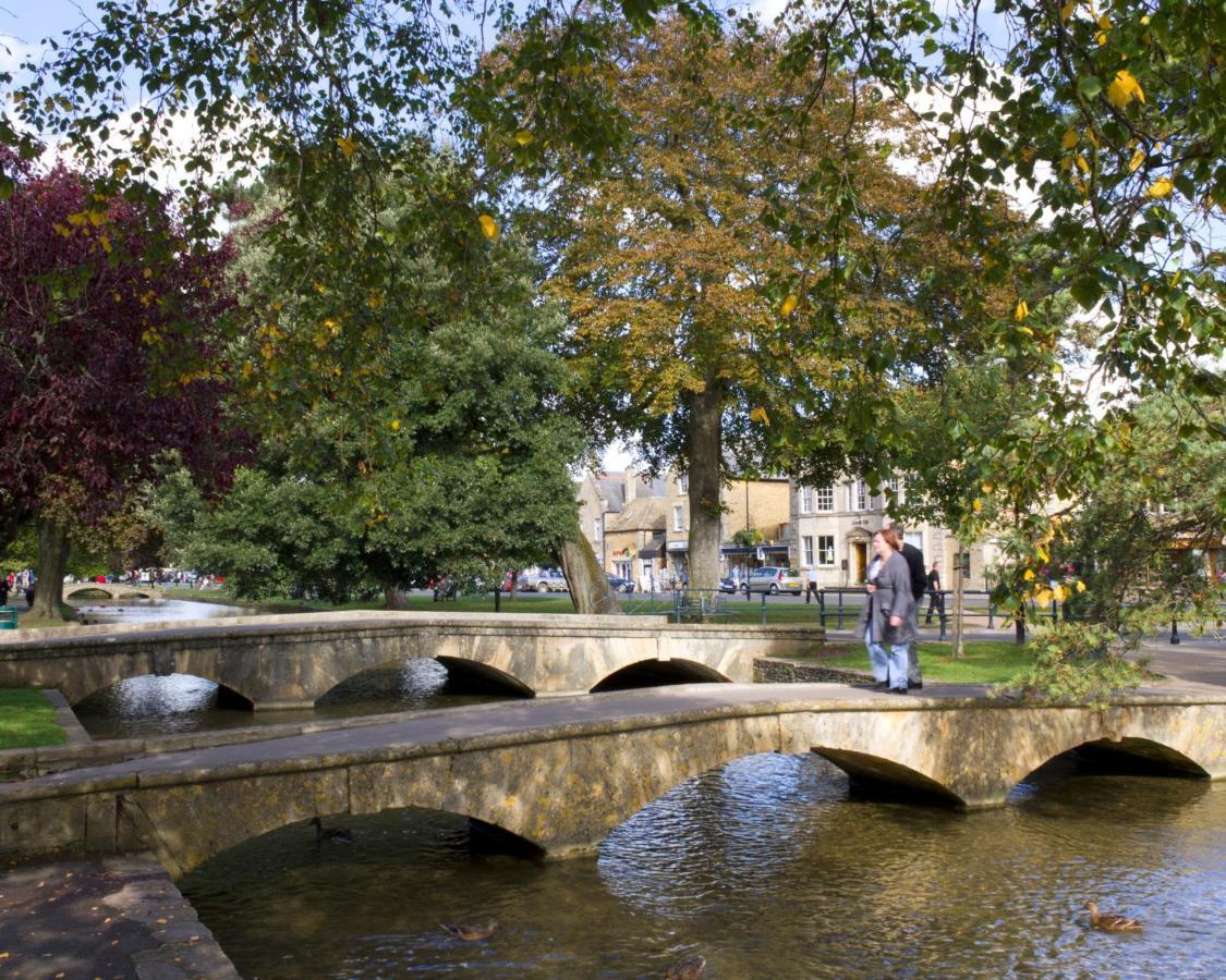 Corinium Lodge - Town Centre Apartment Cirencester Extérieur photo